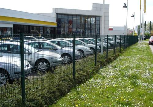 Ограждение парковки парковки автосалонов в Салехарде